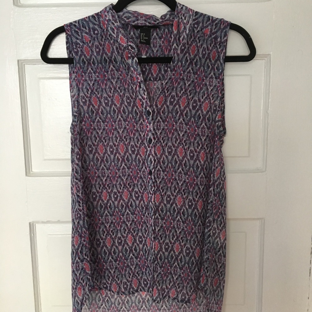 Sleeveless Button-up blouse